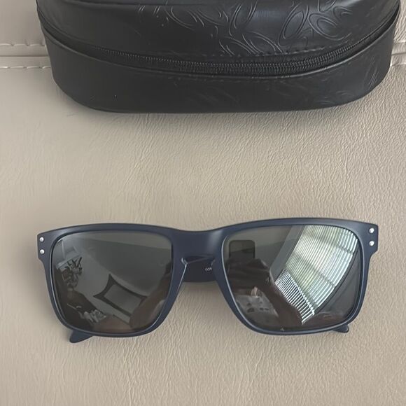 Men's Oakley Seattle Seahawks Holbrook Logo Sunglasses - Picture 5 of 5